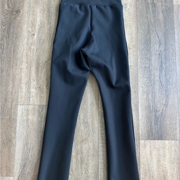 Commando Black pants.  Women’s size small. Excelled used condition- like new! - Picture 4 of 5